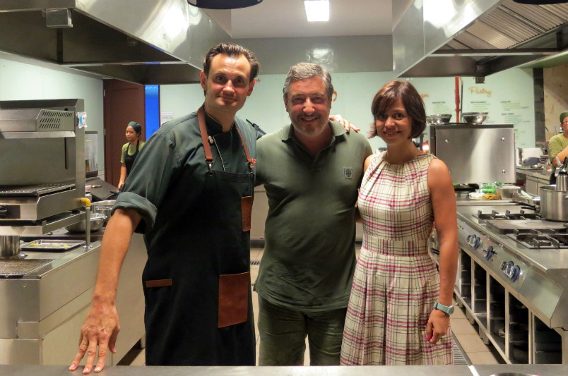 Kevin, Cuca's chef with two friends