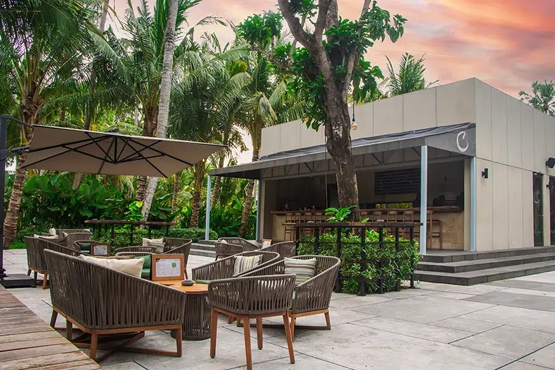 lounge & bar
